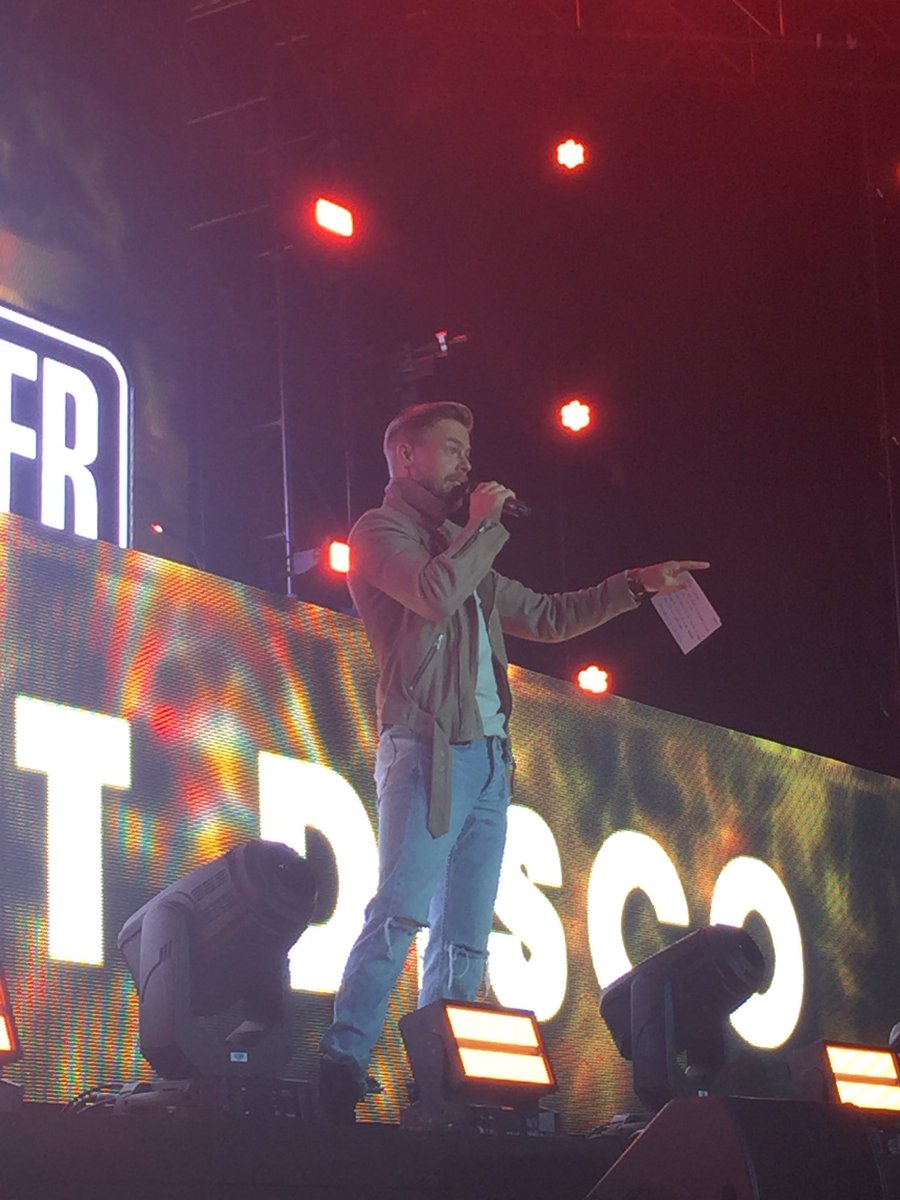 JizelleMariano's tweet photo. Omg I wanna meet you @derekhough!!!! #meetderek #gradbash https://t.co/2inueCq6so