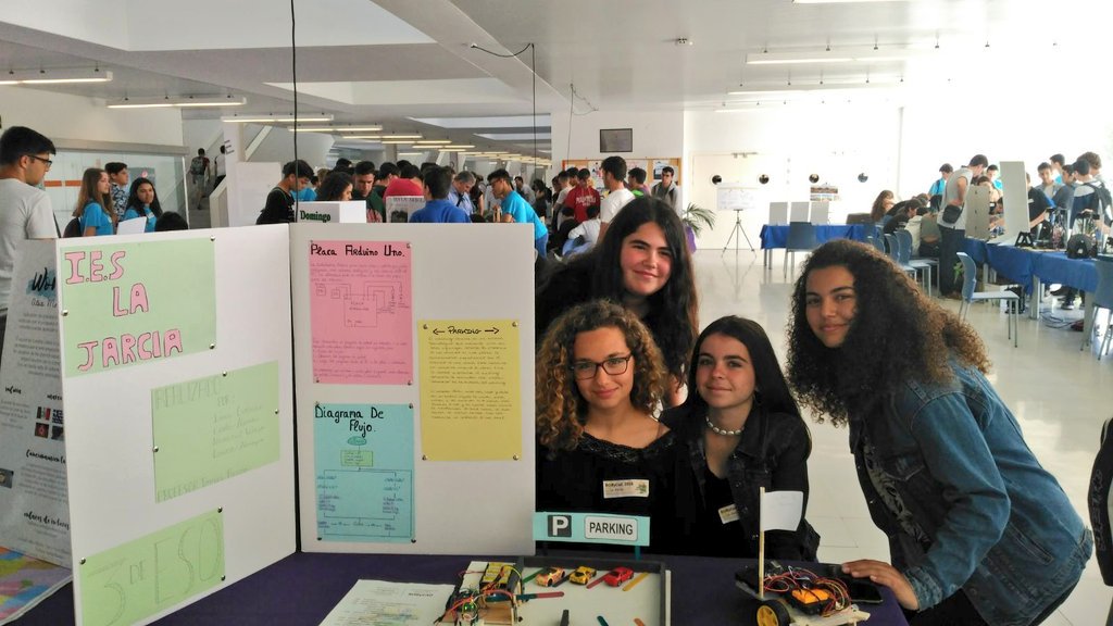 ieslajarcia's tweet photo. Nuestro alumnado en el primer certamen gaditano de robótica libre #ROByCad https://t.co/GEUTs3CC6b