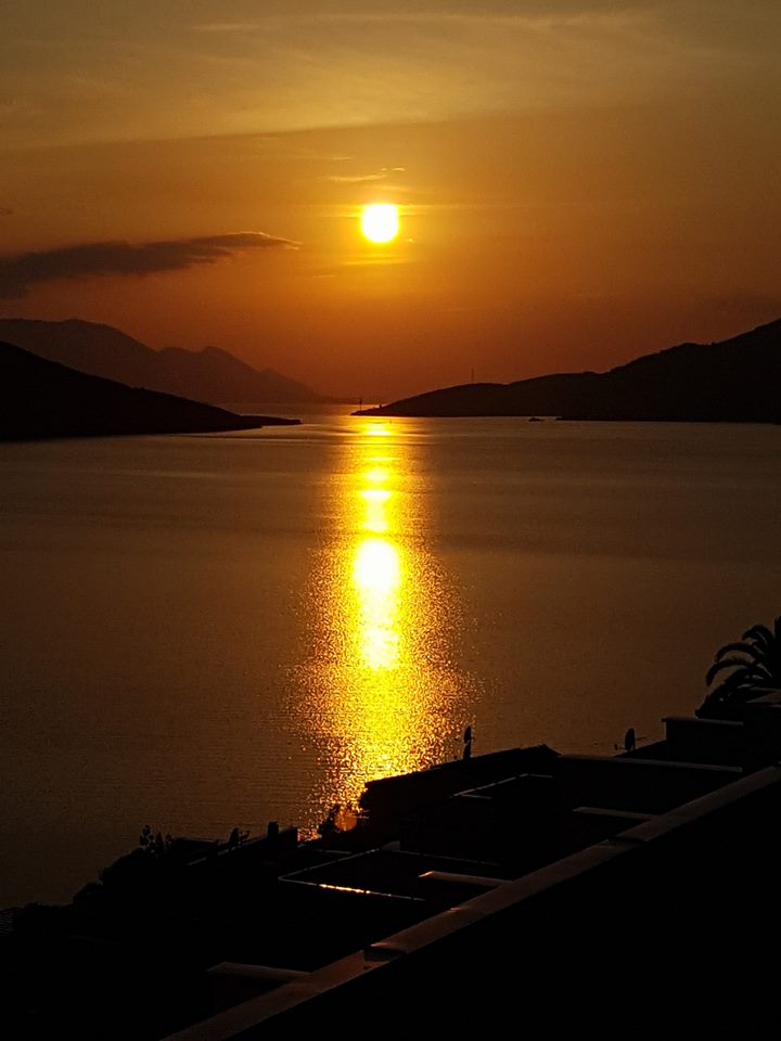 Zonsondergang in Neum, Bosnië en Herzegovina.  
hervan.be/nl/kroatie--bo…
#OnTheRoad