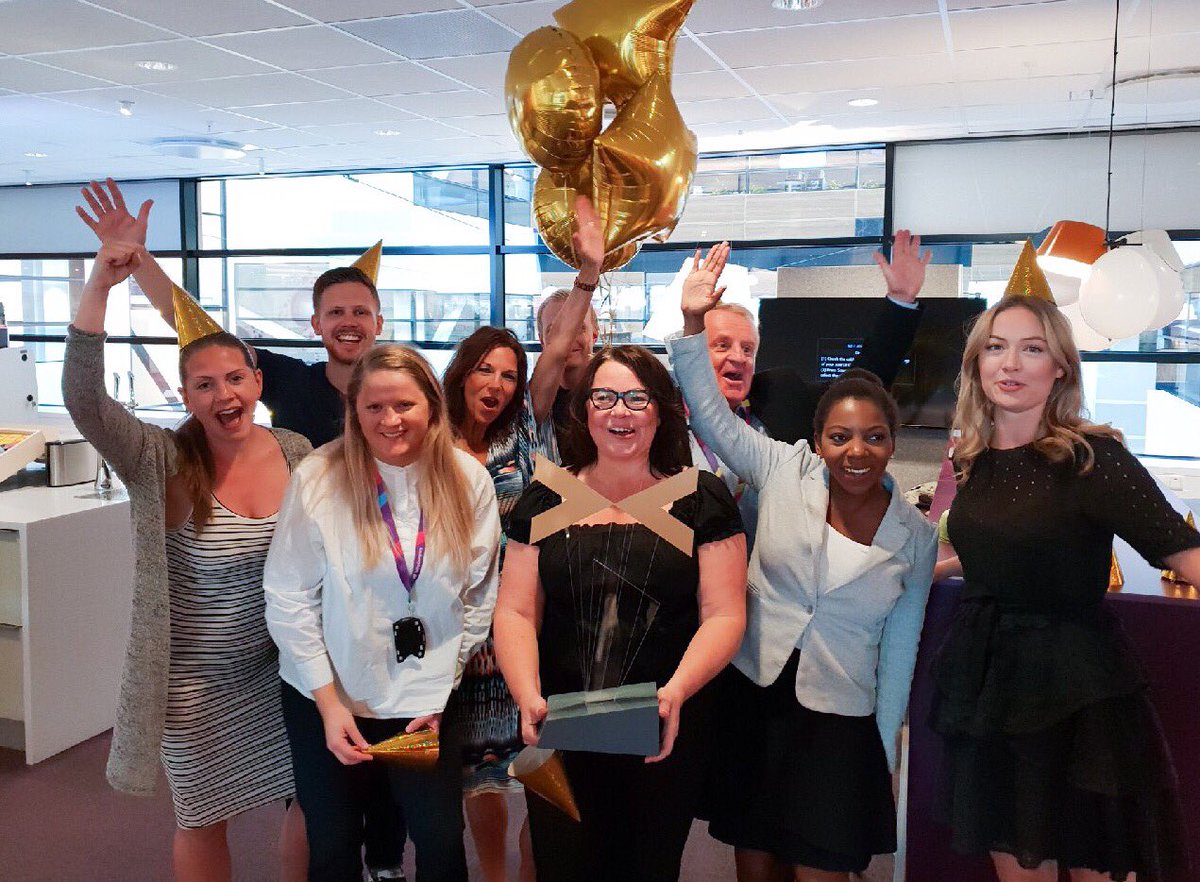 Igår utsåg #Kontakta <a href="/TeliaSverige/">Telia Sverige</a> kundtjänst till Digitala Folkmunnens Pris 👊🏻🌟 Vi är sjukt stolta och idag firar hela kundtjänsten 😀