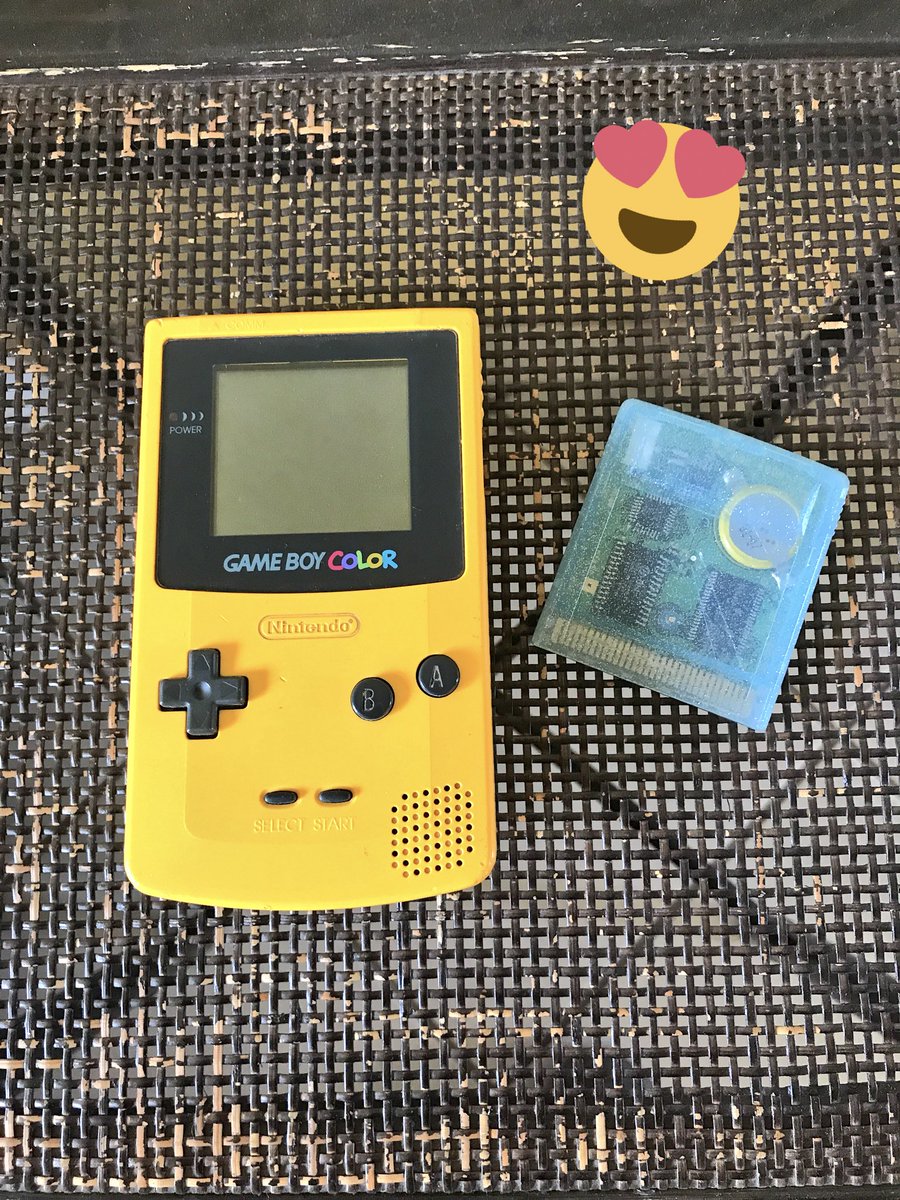 DevBrothers's tweet image. Nostalgie, quand tu nous tiens !
Nettoyage et réparation d'une #GameBoyColor et d'une cartouche dont la pile était usée.
