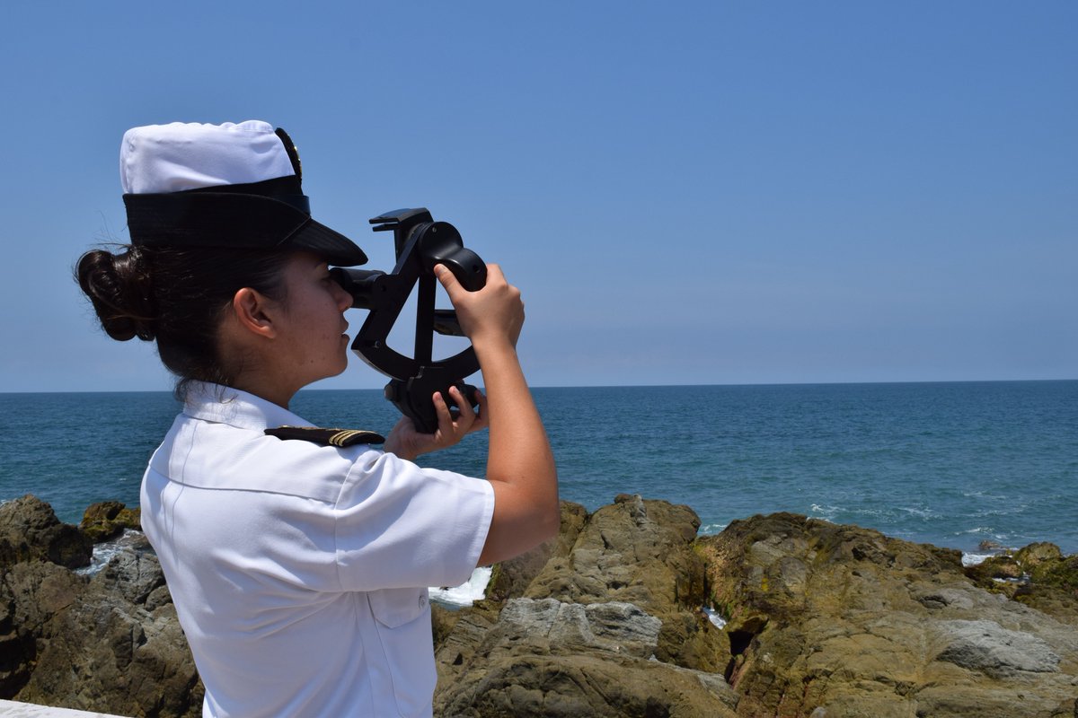 IMOHQ's tweet photo. There are over 1.6 million seafarers worldwide and on 25 June we celebrate their vital contribution to global shipping through #DayoftheSeafarer 2018. #GoodDayatSea #SupportSeafarerswellbeing https://t.co/S6kciR62Le