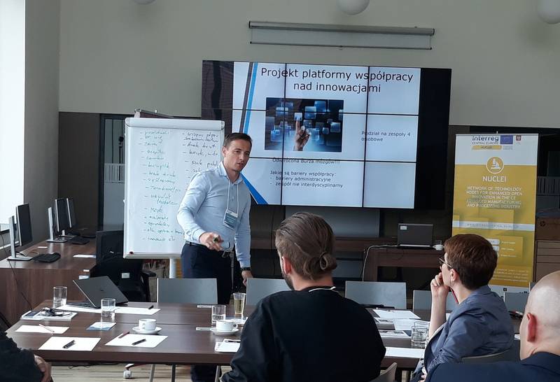 PWr_Wroclaw's tweet image. Prelekcje i warsztaty z design thinking, druku 3D, finansowania  społecznościowego, budowania sieci kontaktów i łączenia nauki z biznesem to główne punkty konferencji #OpenInnovationWeek, która w tym tygodniu odbyła się w @CWINT_PWr ➡️pwr.edu.pl/uczelnia/aktua…⬅