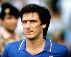 Un giocatore lo vedi dal coraggio 
Dall'altruismo e dalla fantasia...🎶⚽️🎶

#GetanoScirea ❤️ avrebbe compiuto oggi 65 anni. 

Un Gentiluomo, un Campione del Mondo.

#25maggio
