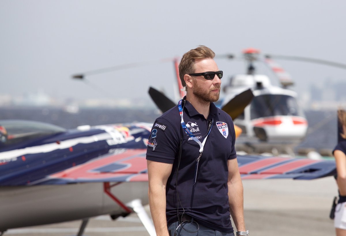 MartinSonka's tweet image. Big brother is watching you!😀😎  Now he's watching me...always feel good to have my brother #josefsonka around 💪 #teamcoordinator #bigguy