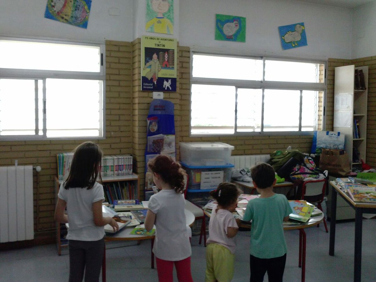 AmpaComenius's tweet photo. ¡Gracias por vuestra solidaridad! Mañana se cierra el mercadillo solidario ubicado en la biblioteca. Animaros a subir y descubriréis las últimas novedades.
De 11 a 11:30 y de 13:05 a 14:00 https://t.co/kE99R4pc4y