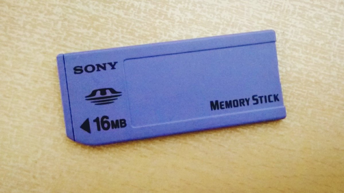 tneo2013's tweet image. 何に使えるんだろ。。。
#memorystick #記録メディア
