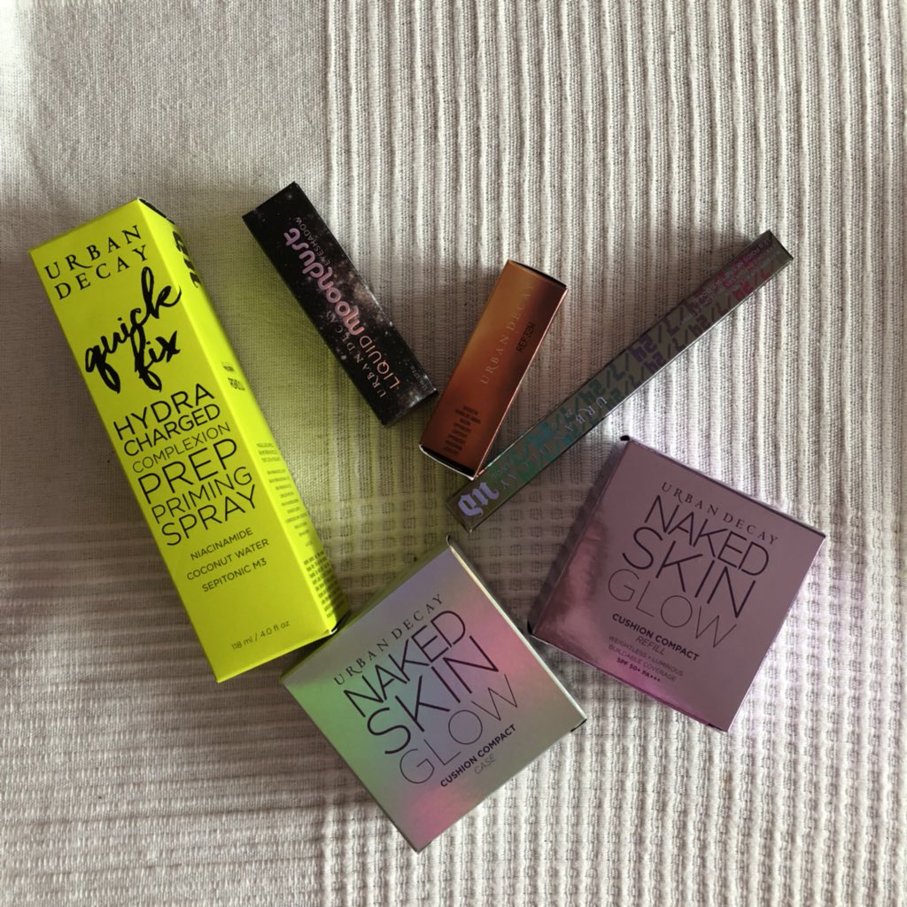 Viviennewonder's tweet photo. แจกของกันนน แจก Urban Decay 2 เซ็ตเลย ให้เมนชั่นมาได้ว่าเอาเซ็ตซ้ายหรือขวา แค่ RT + FOLLOW ประกาศ 16 มิถุนายนจ้า ลุยเลย https://t.co/D6o93fSX2T