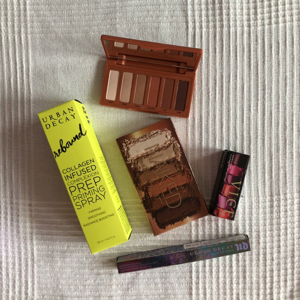 Viviennewonder's tweet photo. แจกของกันนน แจก Urban Decay 2 เซ็ตเลย ให้เมนชั่นมาได้ว่าเอาเซ็ตซ้ายหรือขวา แค่ RT + FOLLOW ประกาศ 16 มิถุนายนจ้า ลุยเลย https://t.co/D6o93fSX2T