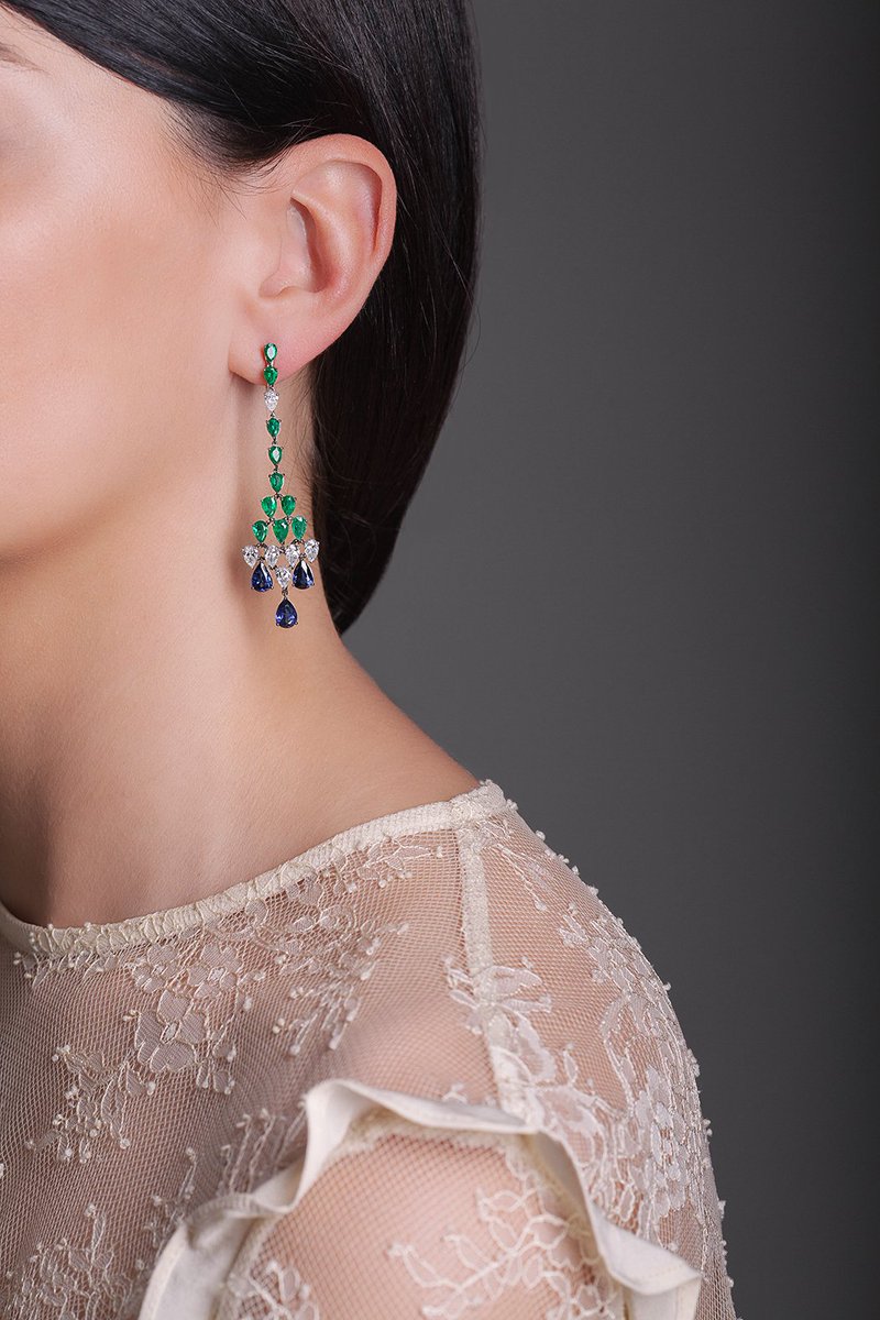 Wear the prettiest outfit you have and don't forget your Gismondi1754's earrings: maybe he's getting ready to propose!

#gismondi1754 #jewelryoftheday #jewelryblogger #jewelrylover #jewellerydesign #essenza #sapphires #blingbling #luxurydesign #jewelart #gismondiyouniverse
