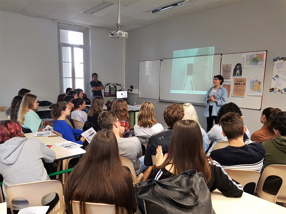 LpoA_Fournier32's tweet photo. Le @clg_Astarac_32 et le @LpoA_Fournier32 accueillent l'équipe dynamique et impliquée du @Shoah_Memorial. 3èmesl, 2ndes et 1ères participent à des ateliers riches et intenses et en ressortent satisfaits, éclairés et reconnaissants. #histoire #mémoire #gratitude #JusteHumain https://t.co/q711jhzoP1