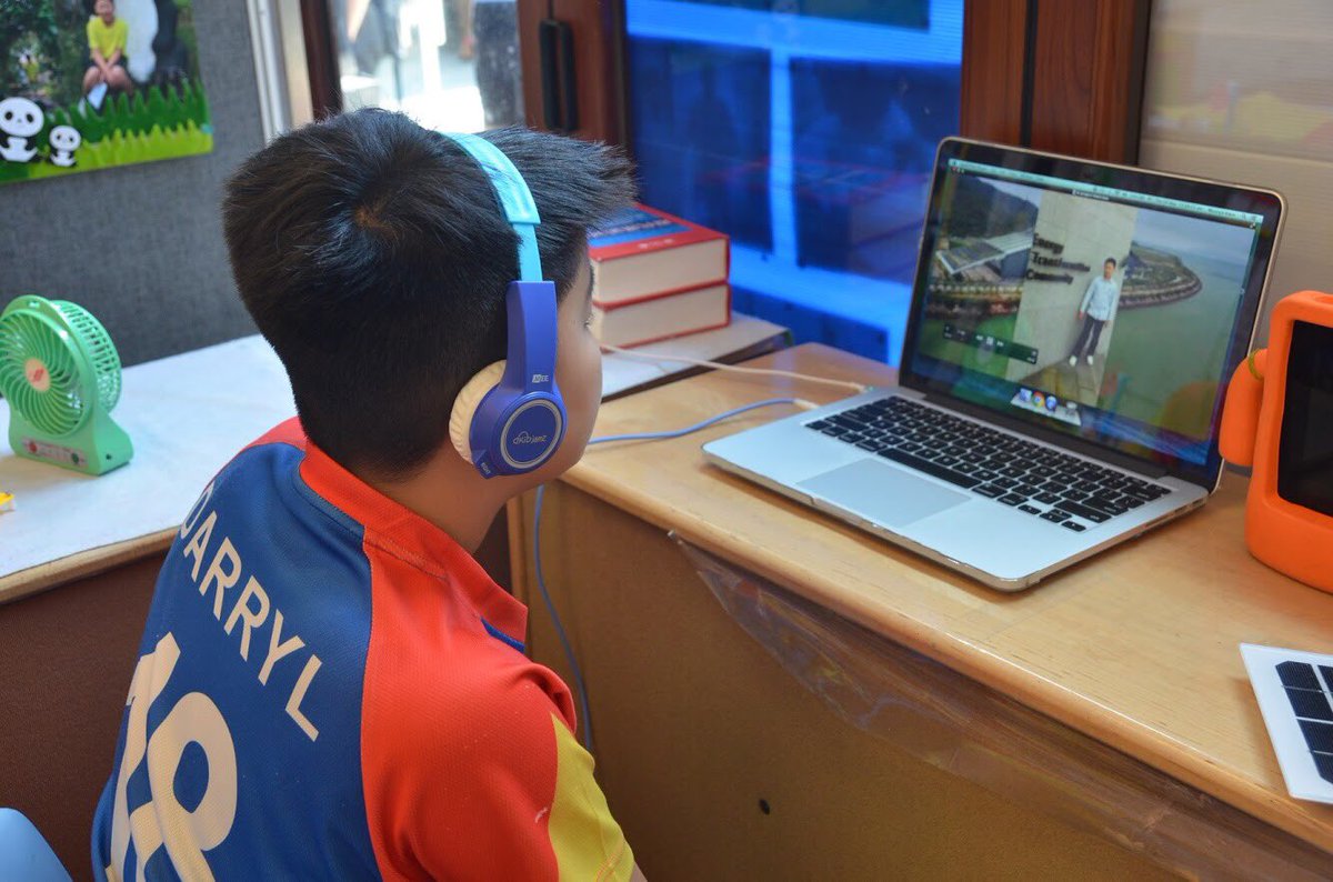 mrkpyp's tweet photo. #PYPX = a MAJOR win. Ss collaborated with companies/orgs to inquire into their topics and take meaningful #action to impact the lives of others. #ICTFTW used in purposeful ways to enhance presentations, facilitate communication and reflection. What a memorable 6 weeks #HWEO #UOI https://t.co/FlFdospLuZ