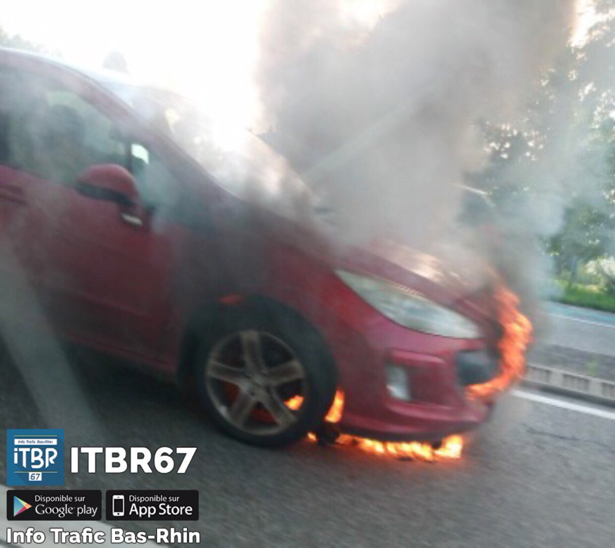 ITA6768's tweet photo. D31, #Mittelhausbergen, à l’entrée en venant de #Pfulgriesheim, avant le rond-point. Voiture en feu, perturbations dans le secteur. Prudence @sdis67 https://t.co/N2dLsVVXqN
