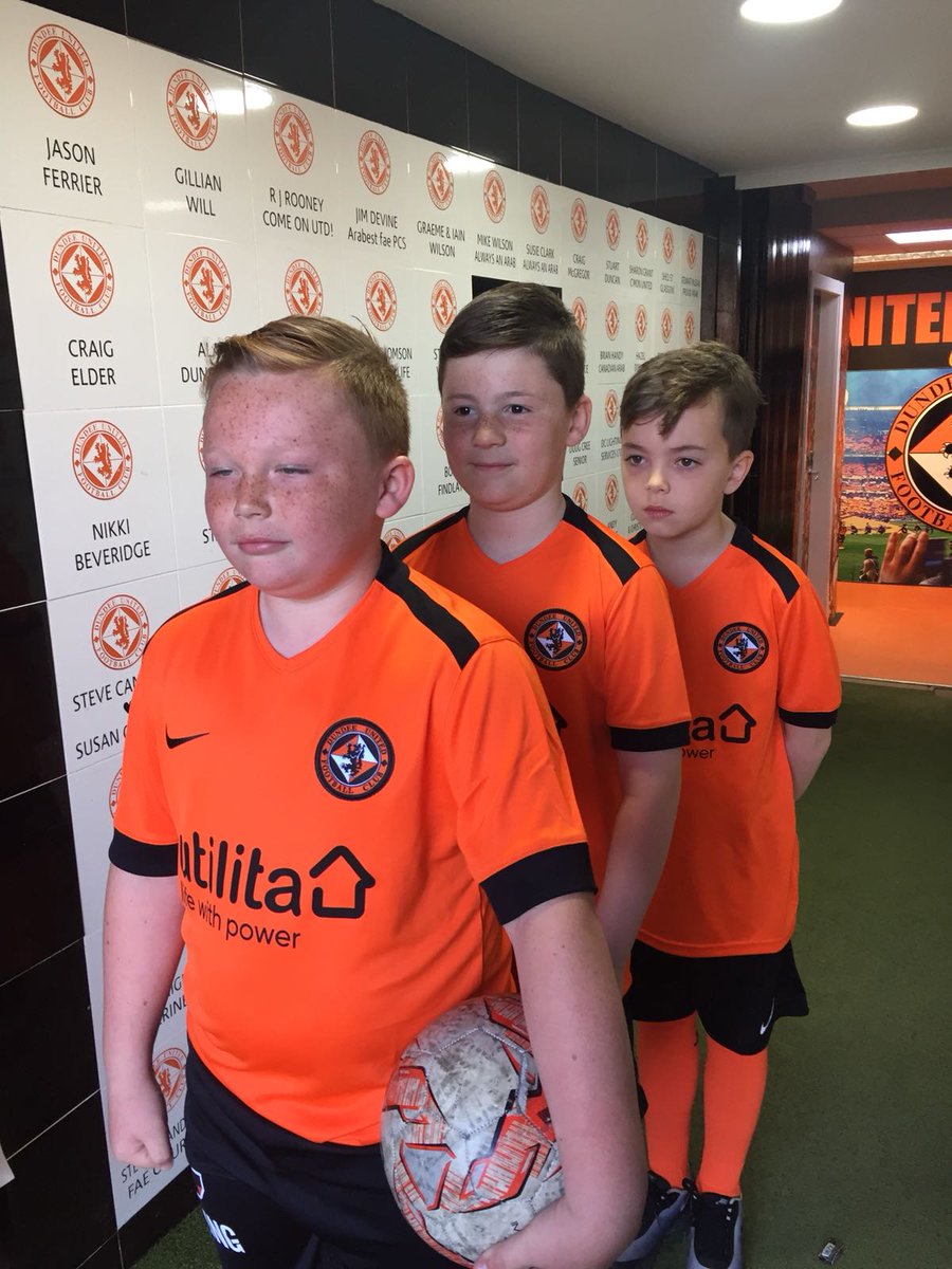 When you nip into the club shop to buy your new kit and you end up getting changed in the first-team dressing room like your heroes! John Anderson, Daniel Moore and Logan Beattie were beaming! 🧡🖤#DUFC