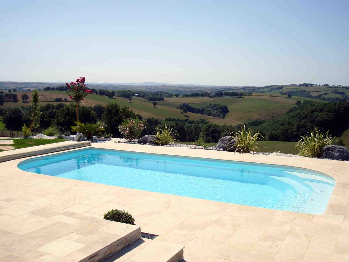 La piscine coque par excellence, de fabrication française !