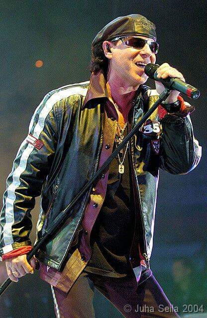 Klaus Meine (Scorpions)
Birth 1948.5.25 Happy Birthday
 