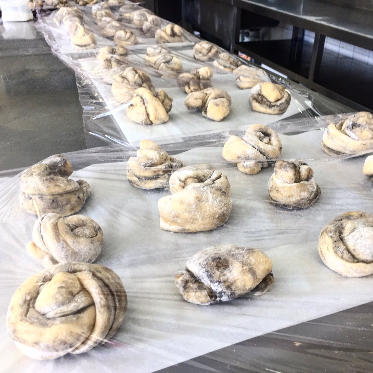 TeresaTopChef's tweet photo. #Brioche de #Ajonegro terminando su fermentación, vienes a probarlo?
En #pan como un plato más en la mesa.
#PanCasero #panArtesano #ArtisanBread #AzafranBakery #Bread #RteAzafran #Villarrobledo https://t.co/wYmezReNHh