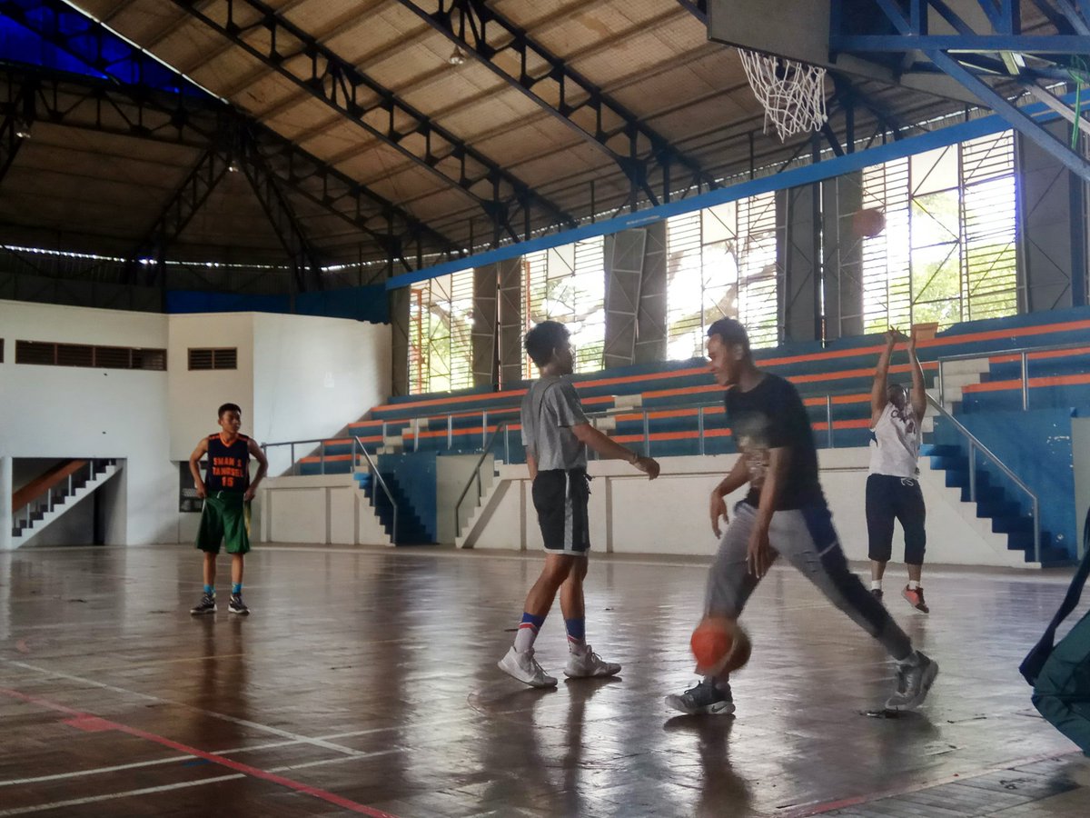 yuk yang siang siang ga ada kelas &amp; gaada kerjaan, mending merapat ke Gor UNS