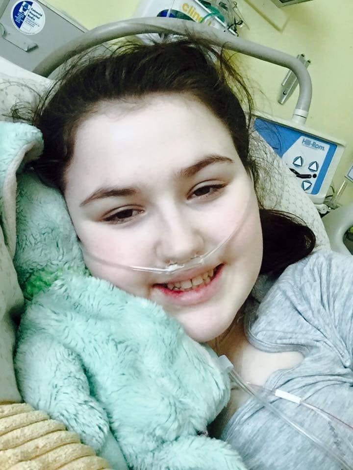 SBPrintWorcs's tweet photo. Well said @bbchw. If 1000 people go without a latte or a glass of wine today and donate £5 to #toniasjourney instead, this wonderful young #Worcestershire woman will be able to have life-saving surgery. 
TXT EHLE82£5 or EHLE82£10 to 70070.
#WorcestershireHour https://t.co/8J82DwYdDX