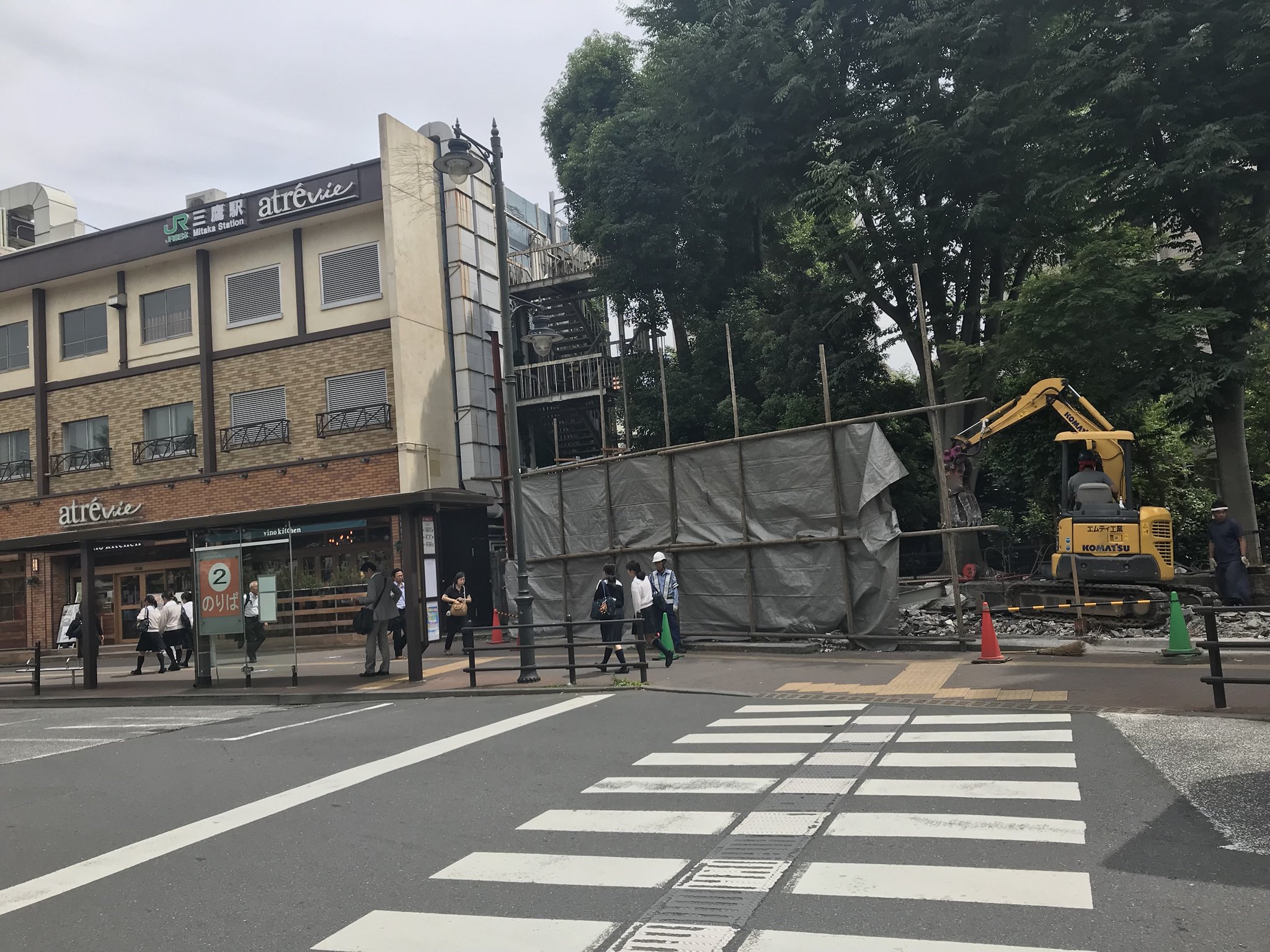 武蔵境人 Ar Twitter 三鷹駅北口の花屋さんが更地に 武蔵境人 Ar Twitter 三鷹駅北口の花屋さんが更地に