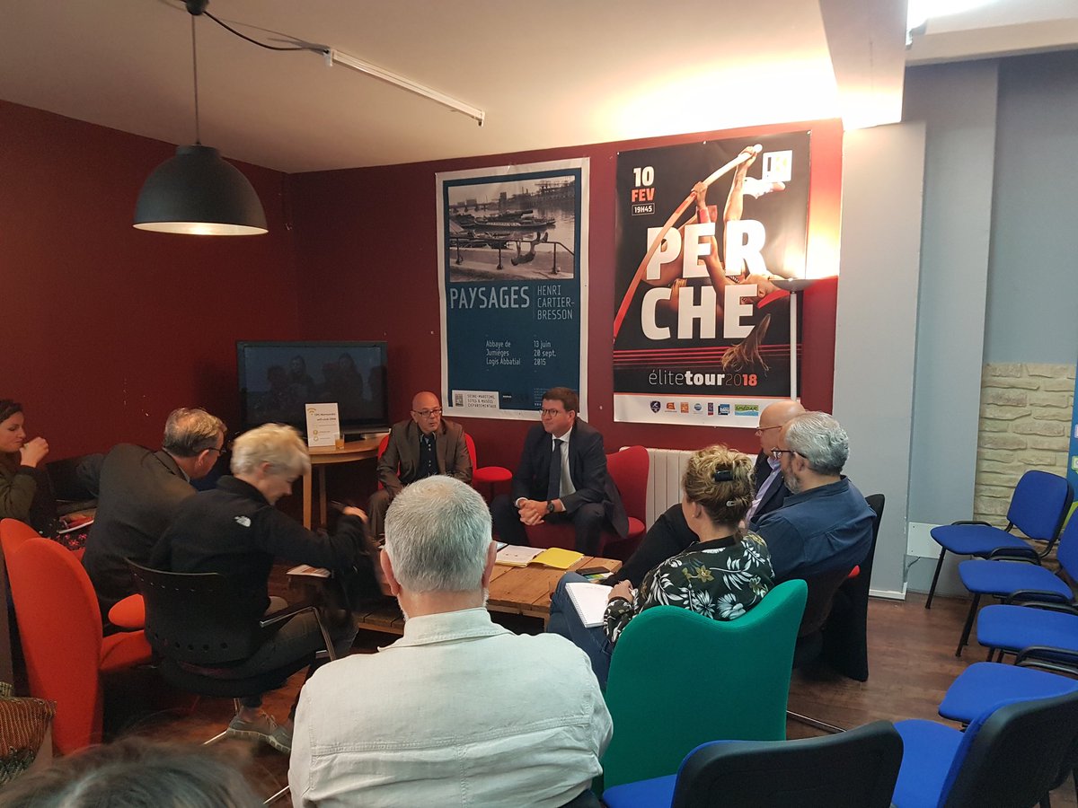 OrangeNormandie's tweet photo. Ce matin @emmanuelrochas rencontre les journalistes et les communicants @pressecomndie @Rouen https://t.co/KVG2iJygfI