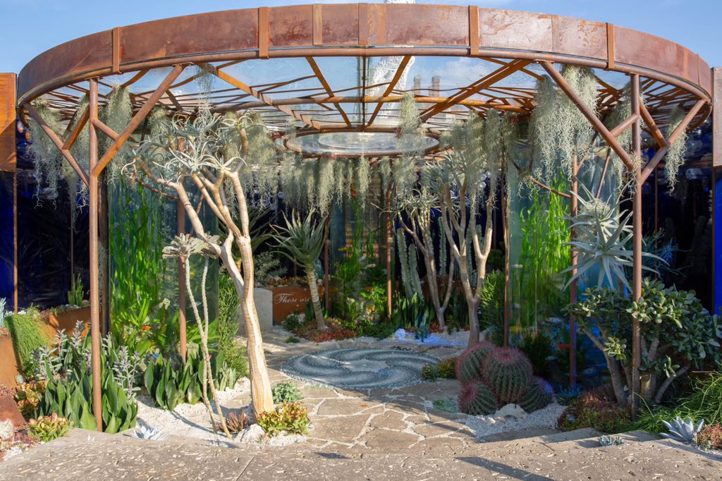 pearlfisherlive's tweet photo. It’s the last chance to vote in the @The_RHS People’s Choice Award for your favourite gardens at #ChelseaFlowerShow2018. If you’ve loved #ThePearlfisherGarden please give us a vote in the Space to Grow category. Voting closes in just over an hour! https://t.co/ImGSRWG3up https://t.co/ww0c18AcjR