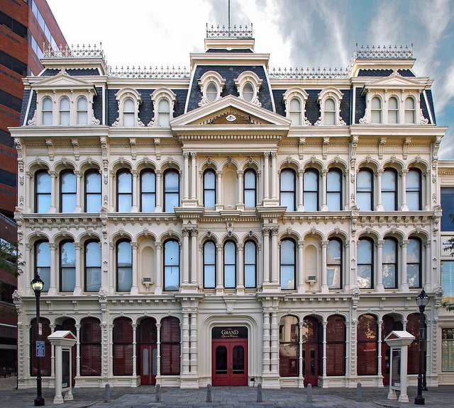 ArchDigest's tweet photo. We found the most iconic building in every state in America: https://t.co/sU4jEAtfez https://t.co/qCq8mrN73H