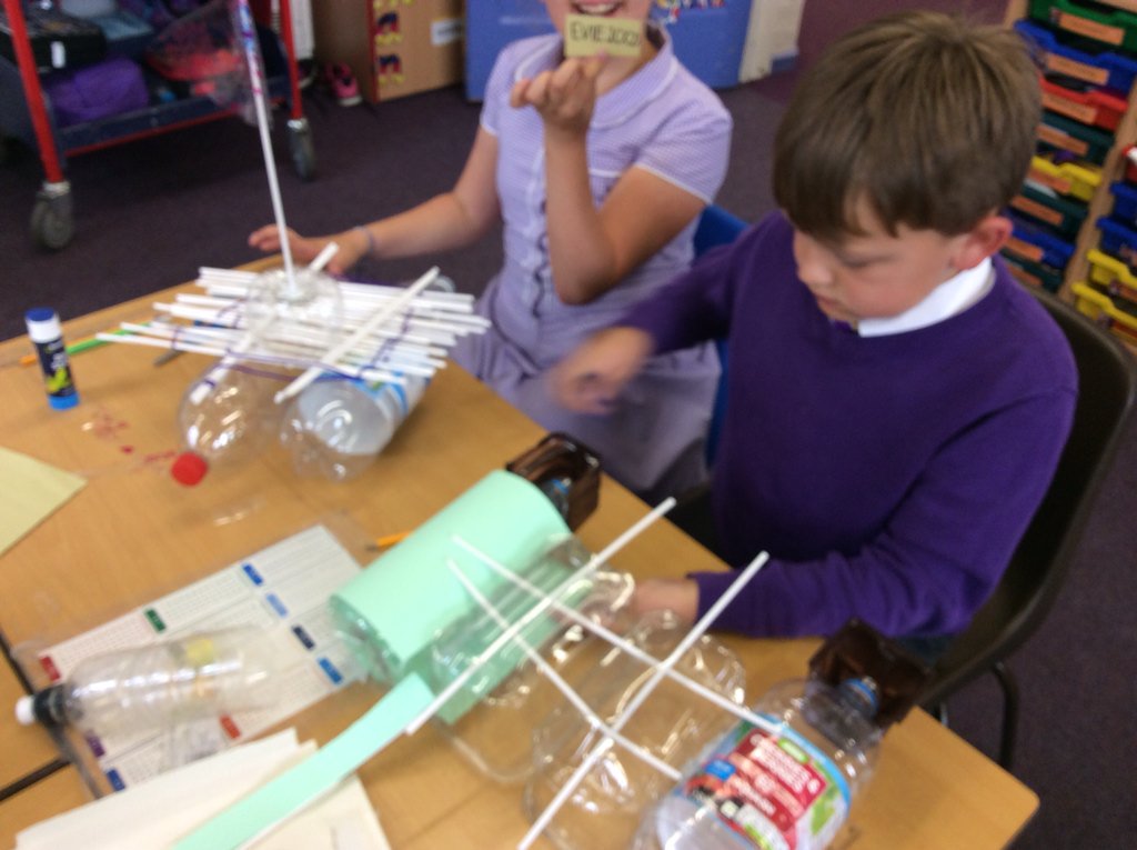 FoleyPAcademy's tweet photo. Year 4 had great fun planning, making, testing and evaluating rafts. #perseverancechallenge #FIDES https://t.co/aDvPy5PeGH