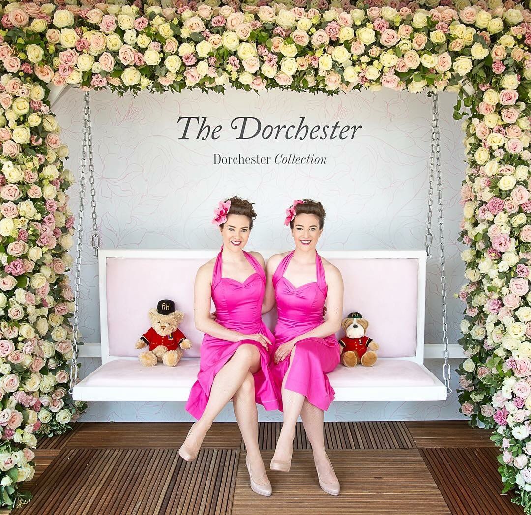 The Twin Swing 👯 tweet media