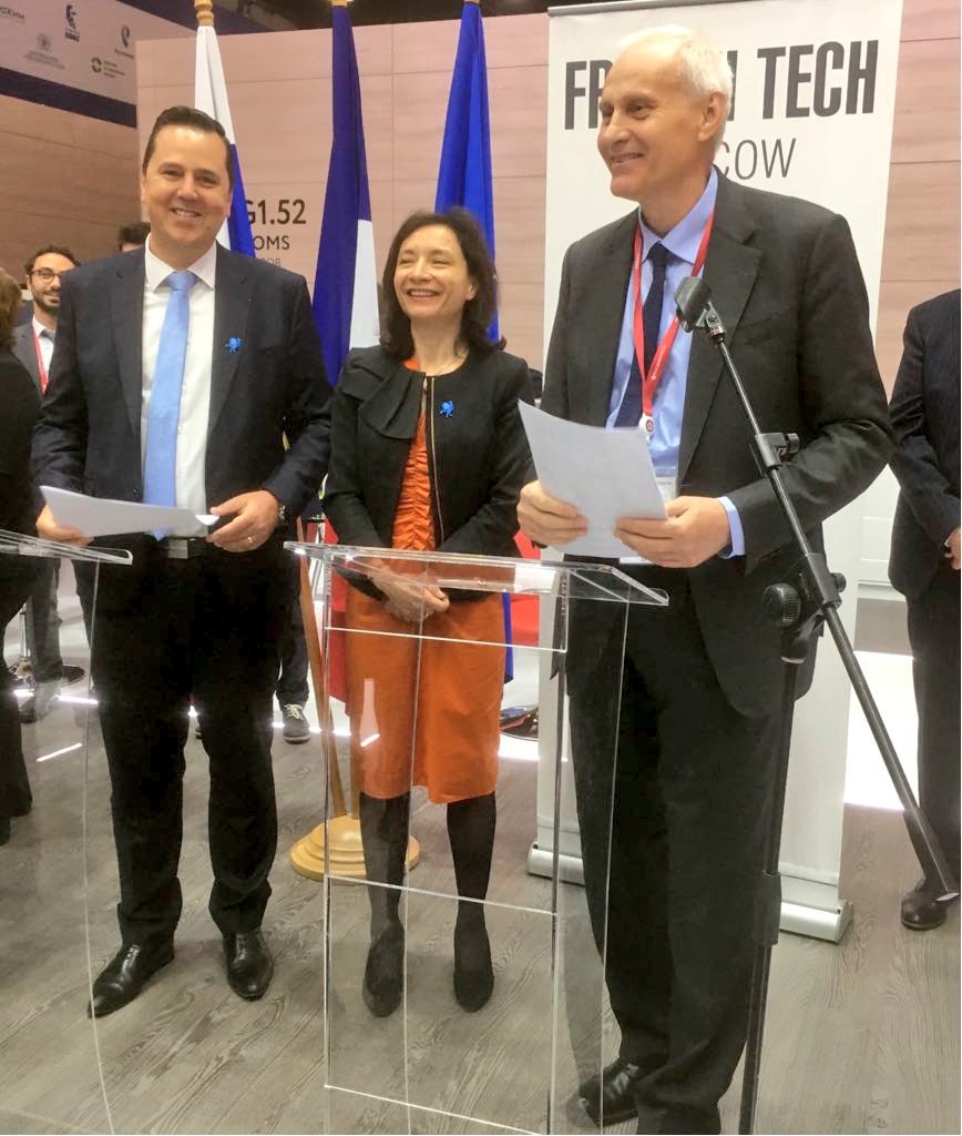 AlexZapolsky's tweet photo. Très heureux d'avoir signé au #SPIEF un partenariat stratégique entre @linagora et la société russe Astosoft dans le domaine de l'intelligence artificielle sous le patronat bienveillant de la Ministre de l'industrie @DelphineGeny
Merci @Bpifrance @businessfrance ! https://t.co/1SA7Q8x6CS