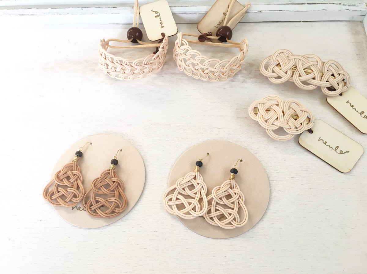 plumno_mado's tweet photo. 『タナゴコロ展』

出展作品

neulo

藤アクセサリー
ピアス
イヤリング
バングル
バレッタ

届きました⌕

涼しげな
バレッタは初登場です＾＾  

#watagumo舎 
#わたぐも舎 
#タナゴコロ展
#藤アクセサリー
#neulo https://t.co/f6vYxdiGvy