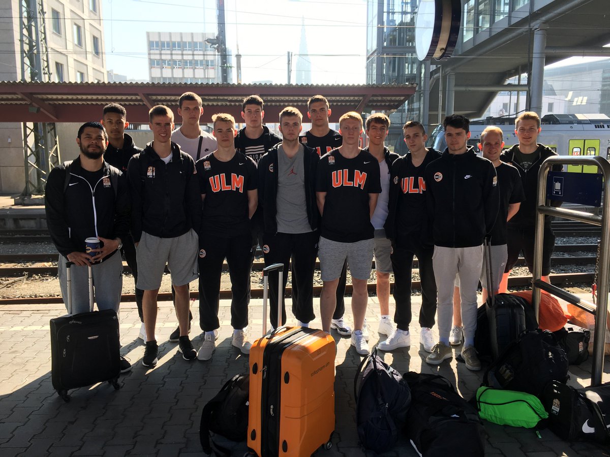 ratiopharmulm's tweet photo. Abfahrt Richtung @dieNBBL TOP4! 🚄 Mit @DB_Bahn geht's für die #uuulmer U19 nach Quakenbrück! Gute Fahrt, Jungs! #weareone https://t.co/No2OHcUZVj