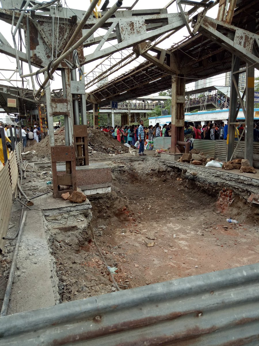 mittul_parikh's tweet photo. @drmbct @srdombct @mumbairailusers @WesternRly @RailwaySeva @PiyushGoyalOffc @TOIMumbai The monsoon are just weeks/days away &amp; may I know what planning and understanding was behind digging up, making it roofless? #goregaon #Railwaystation platform 6/7 https://t.co/AsyPT5fHEc