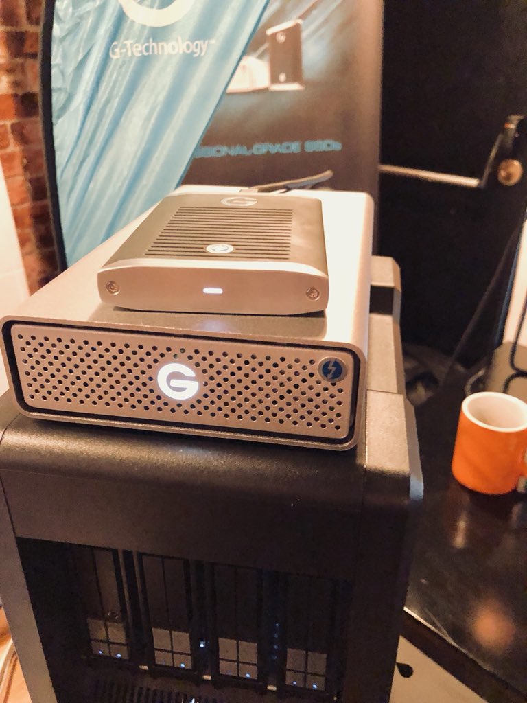 simonwalker's tweet image. Each of these three @GTechStorage devices has a read speed of 2,800 Mb/s 🙀

#gtechnology @WeAreJigsaw24 @GTechnologyEUR