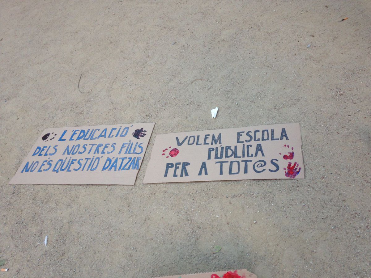 mesplaceseix's tweet photo. Parlem dels nostres fills però podrien ser els vostres. Demà vine a defensar el dret a escola pública laica i de proximitat. #famíliessenseplaces #defensemlapública #parlemdelsnostresfillsperòpodrienserelsvostres https://t.co/1Wejnc29Tf