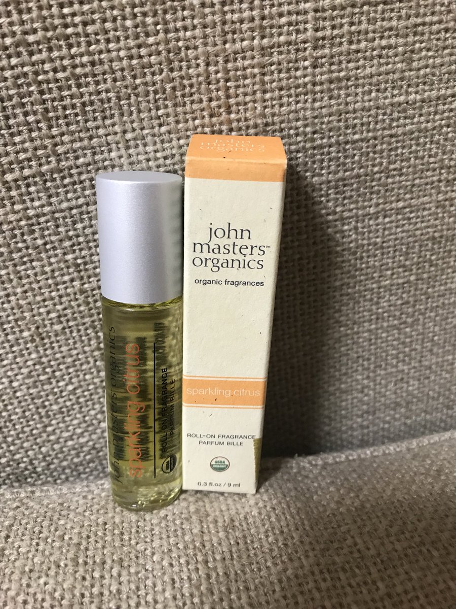 渋谷 絵美里 守 Ote 最近爪の乾燥が気になるから ジョンマスターでアロマオイル買ってみた ロールオンフレグランスとして売られてるんだけど ネイルオイルとしても使えるやつ 良い香り John Master Organics ジョンマスター スパークリング