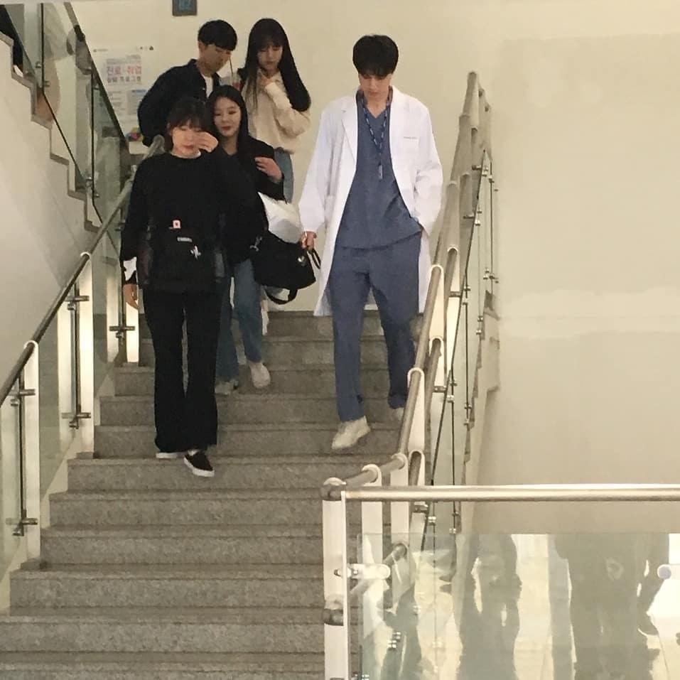 [PHOTO] Our Dr Ye Jin Woo spotted in his white coat again shooting his drama Life! ©to the owner #LeeDongWook #Life #이동욱 #JTBC #라이프 -Head Admin