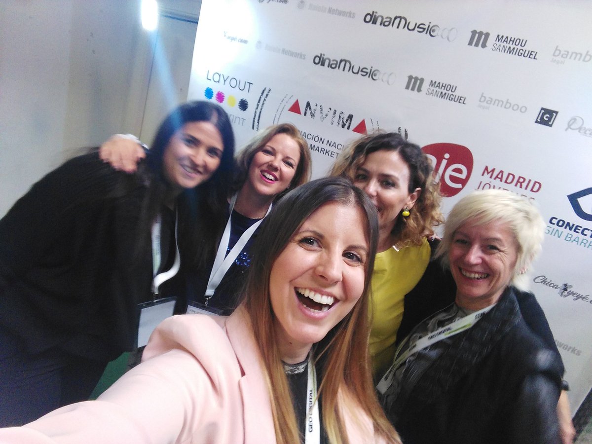 crisalvap's tweet photo. Lo mejor del #evento de ayer en @ANVIMAorg #GeoDC18 LAS PERSONAS @MiriamDiezAl @JosMkt @kekasanchez @VanGarBar @DuroLimia @SusanaAlbares  @juanjosantana  UN GUSTAZO jejeje #emprendedores https://t.co/sWLztkc5GH
