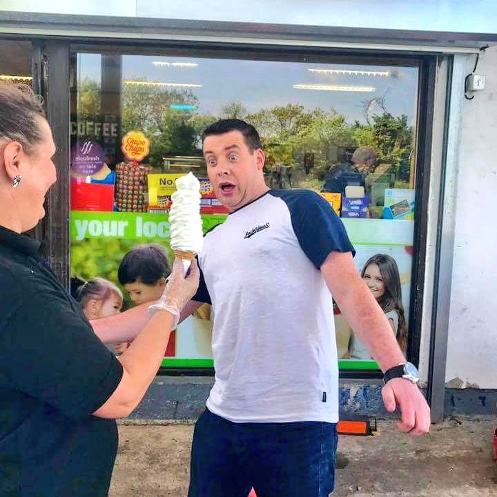 LMFMRADIO's tweet photo. ✨PIC OF THE DAY🎉
The look of shock @chrismurraylmfm face! 😂 The proof that maybe Ross Filling Station does have the world's biggest 99s!! Send us your snaps with your 99 in this stunning weather.
#LMFM #LocalRadio #LMFMRadio #99s #sunnydays #ChrisMurray #BreakfastShowHost https://t.co/IJ4NQ22g29