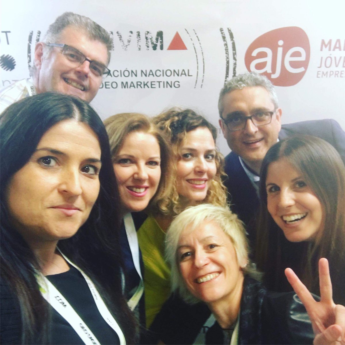crisalvap's tweet photo. Lo mejor del #evento de ayer en @ANVIMAorg #GeoDC18 LAS PERSONAS @MiriamDiezAl @JosMkt @kekasanchez @VanGarBar @DuroLimia @SusanaAlbares  @juanjosantana  UN GUSTAZO jejeje #emprendedores https://t.co/sWLztkc5GH