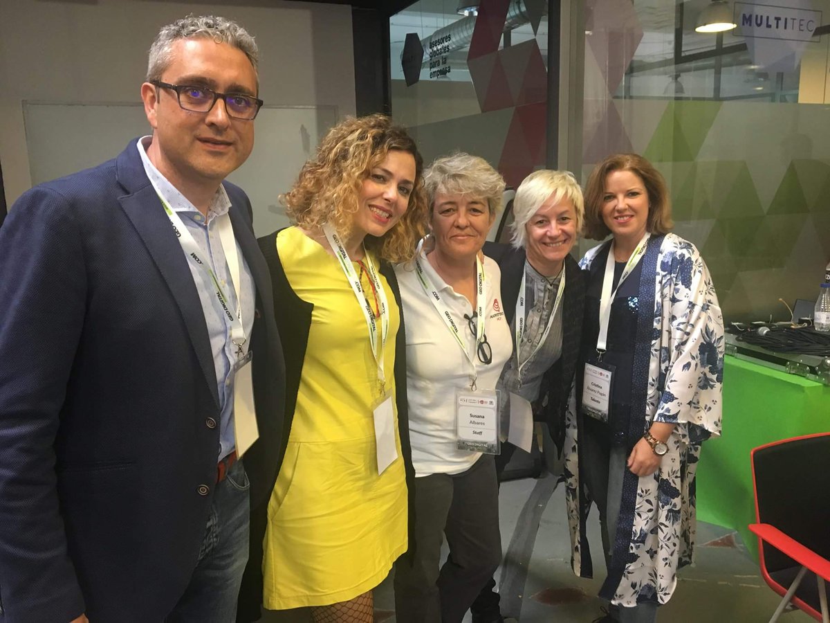 crisalvap's tweet photo. Lo mejor del #evento de ayer en @ANVIMAorg #GeoDC18 LAS PERSONAS @MiriamDiezAl @JosMkt @kekasanchez @VanGarBar @DuroLimia @SusanaAlbares  @juanjosantana  UN GUSTAZO jejeje #emprendedores https://t.co/sWLztkc5GH
