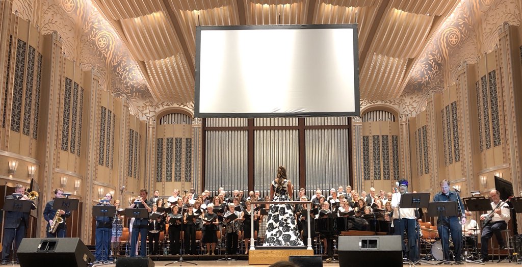 ShannonM1071's tweet photo. They smiled, they cried- and they raised $500,000 for the @clevelandrcc. So proud of my company, @PNCBank , and all those who supported this wonderful cause last night st Severance Hall. https://t.co/Rw3wk6GqGv