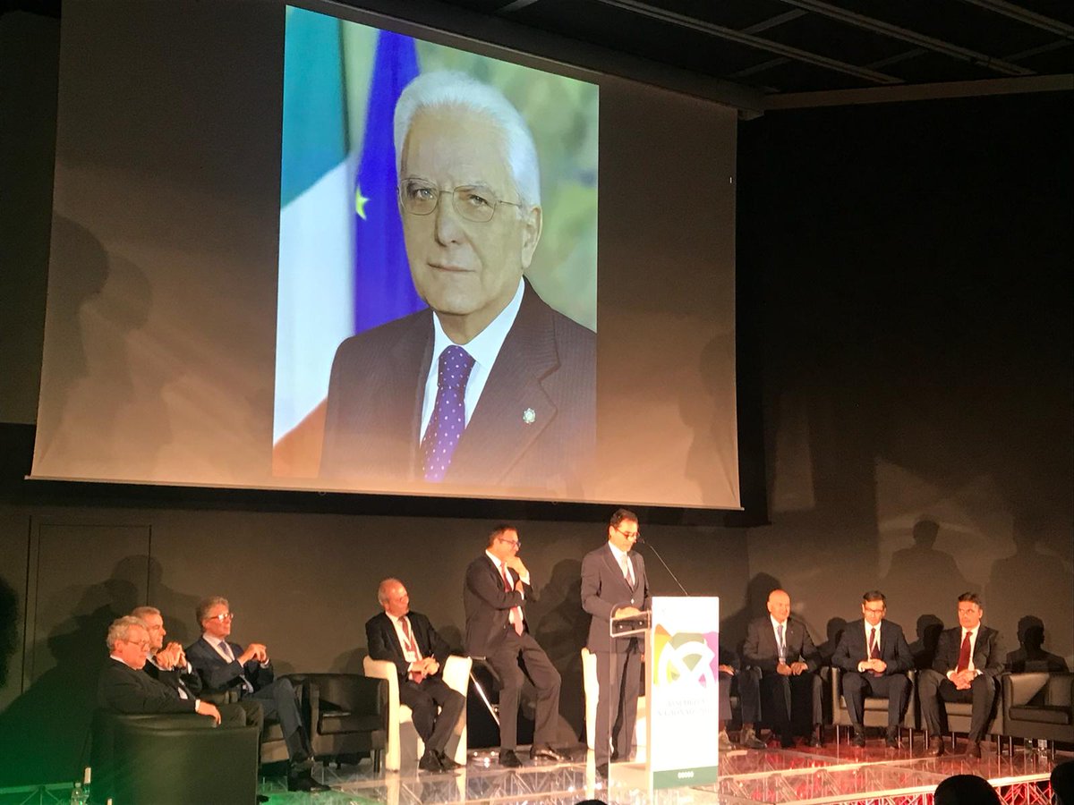 Federmanager's tweet photo. Il #DG Mario #Cardoni legge il messaggio di auguri del presidente della repubblica Sergio Mattarella #Assemblea2018 https://t.co/bwLvFjm3R9