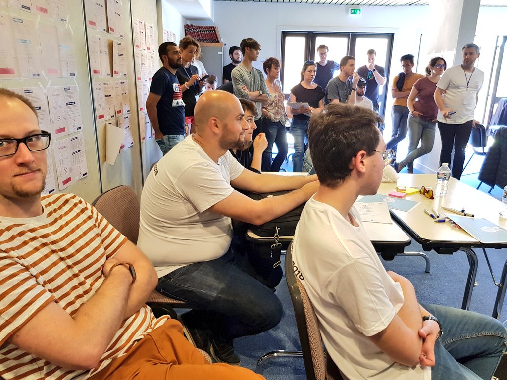 jfcarrasco's tweet image. #AIS2018 en direct de @villecannes @CACPLOfficiel 
Plus de 18 équipes à donf !
Des coaches au top!
Un lieu confortable +++
Et le lien avec les autres lieux via @chewchunks ;)