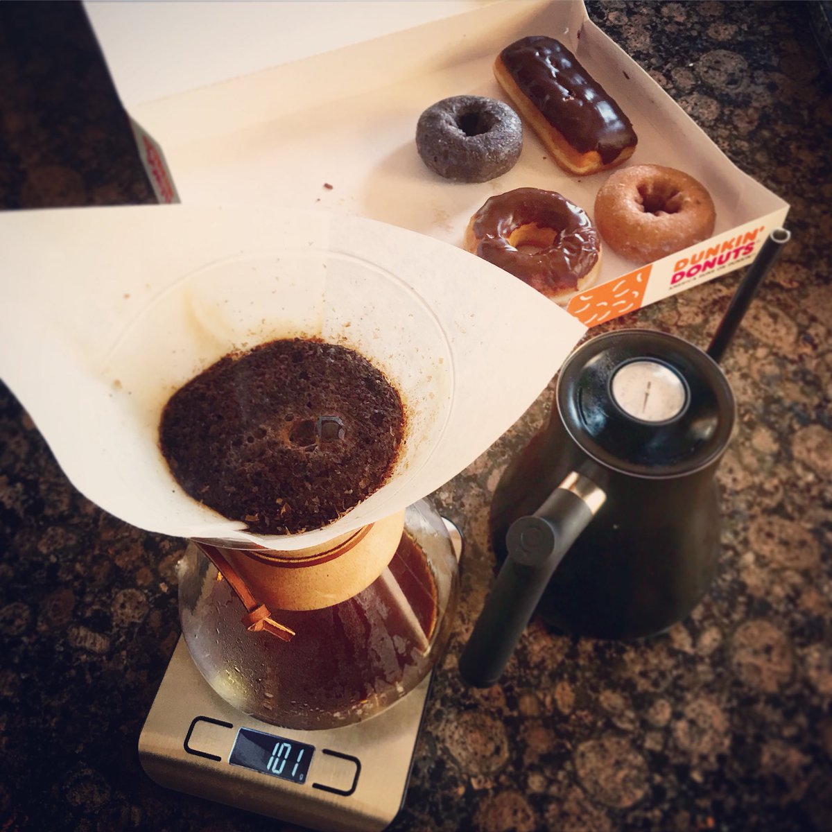 TheDryDrinker's tweet photo. Yessss....☕️🍩❗️
~
*
*
*
*
#coffee #coffeetime #coffeelover #coffeegram #coffeelovers #coffeelove #coffeelife #coffeeculture #coffeegeek #coffeeplease #instacoffee #chemex #chemexlove #coffeeshots #coffeeshot #pourover #pourovercoffee #manualbrewing #manualbrew #donut #donuts https://t.co/c3GOPGOkNy