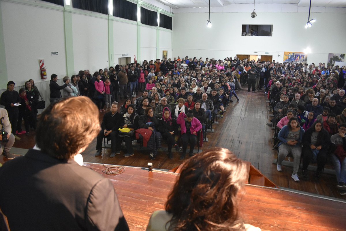 #Hoy #25deMayo la ciudad de #Allen cumple 108 años y el Gobernador <a href="/Weretilneck/">Alberto Weretilneck</a> junto a la Intendente <a href="/doctoracosta/">sabina costa</a> entregaron aportes a 111 instituciones. Además la <a href="/MuniAllen/">Municipalidad de Allen</a> sorteó 10,7 y 5 mil pesos en subsidios