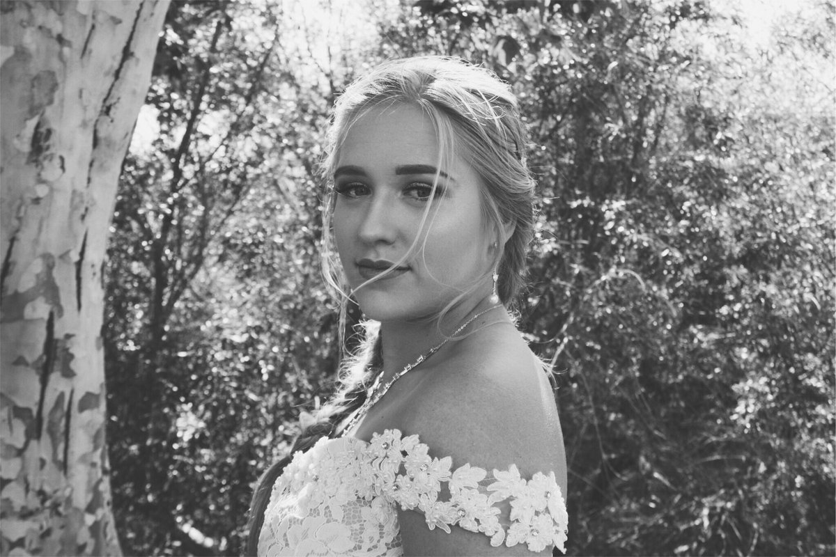 coralheinrichs's tweet photo. senior prom🌹 https://t.co/bhHo89Qwno