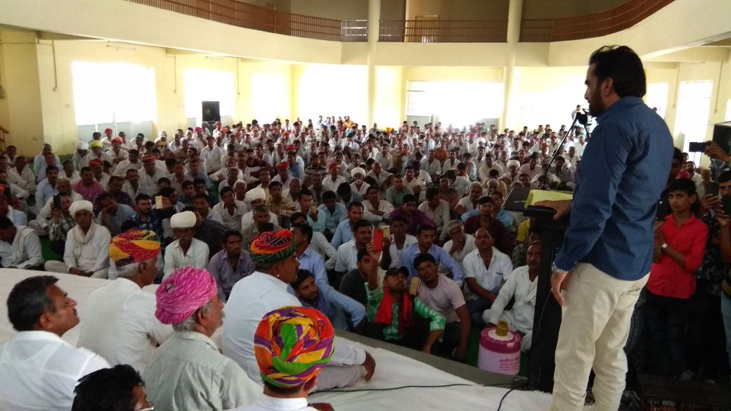 hanumanbeniwal's tweet photo. कार्यकर्ता सम्मेलन @ जिला मुख्यालय नागौर
#किसानहुँकारमहारैली #HB https://t.co/fxP1gViIit