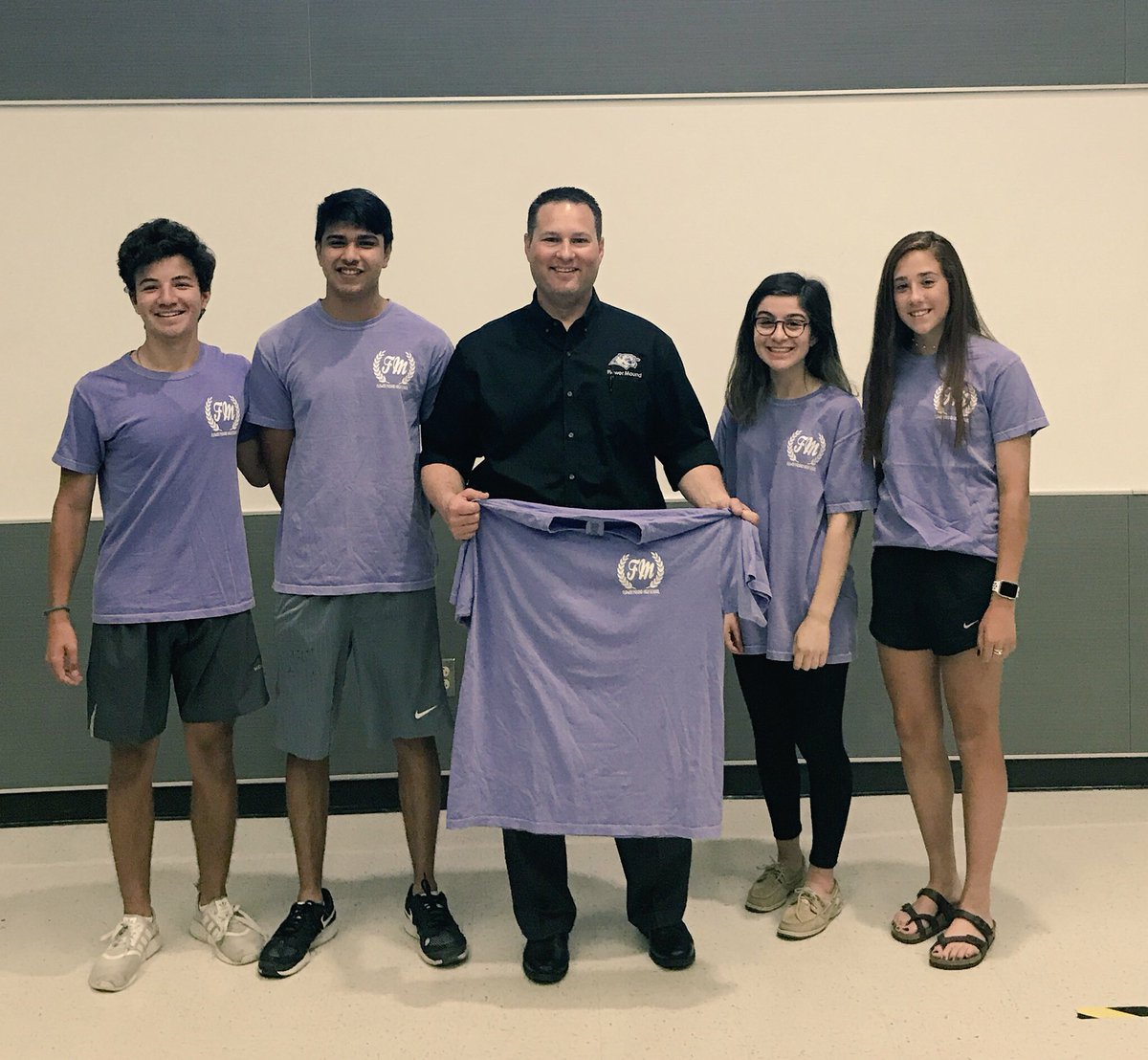 StuCoFM9's tweet photo. FM9 Student Council is happy to welcome our new @FMHS9 principal @brownjeffreya. https://t.co/98twJ2Z3Zt