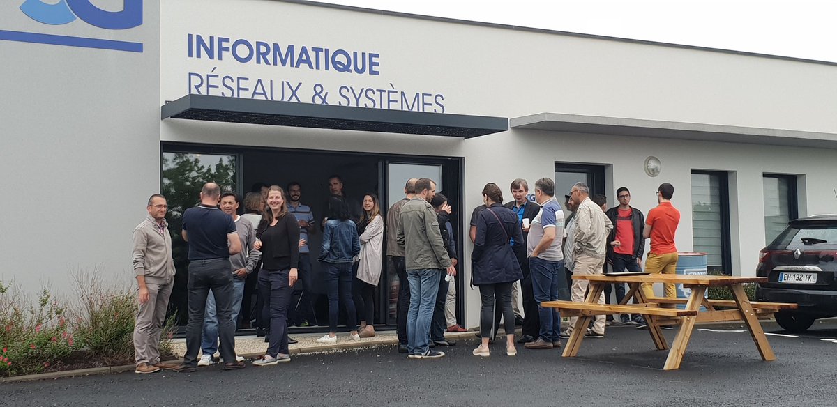 GroupeFBO's tweet photo. #FeteDesVoisins + #JournéeDesGeeks
= 2bonnes raisons pour un cochon mariné avec nos voisins ! 👍
#PasserATraversLesGouttes 🌧
#iP3G #GroupeFBO https://t.co/uDI5PzFq51